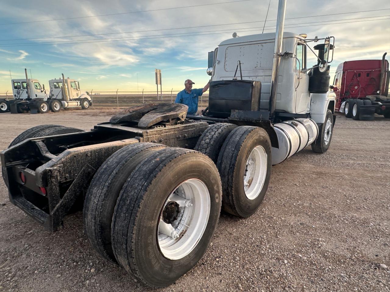 Lot #2976789810 1980 MACK R600