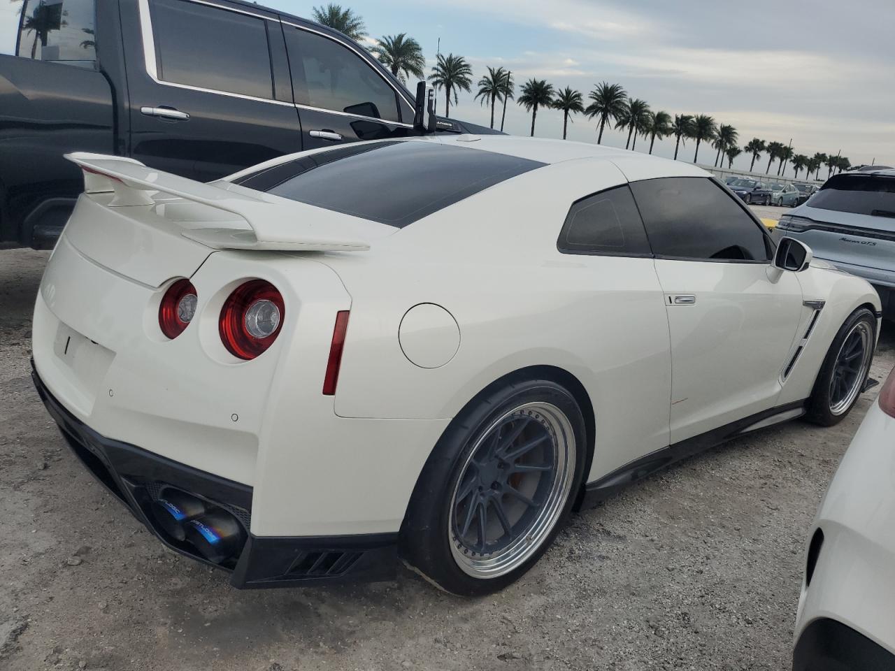 Lot #2986712375 2017 NISSAN GT-R PREMI