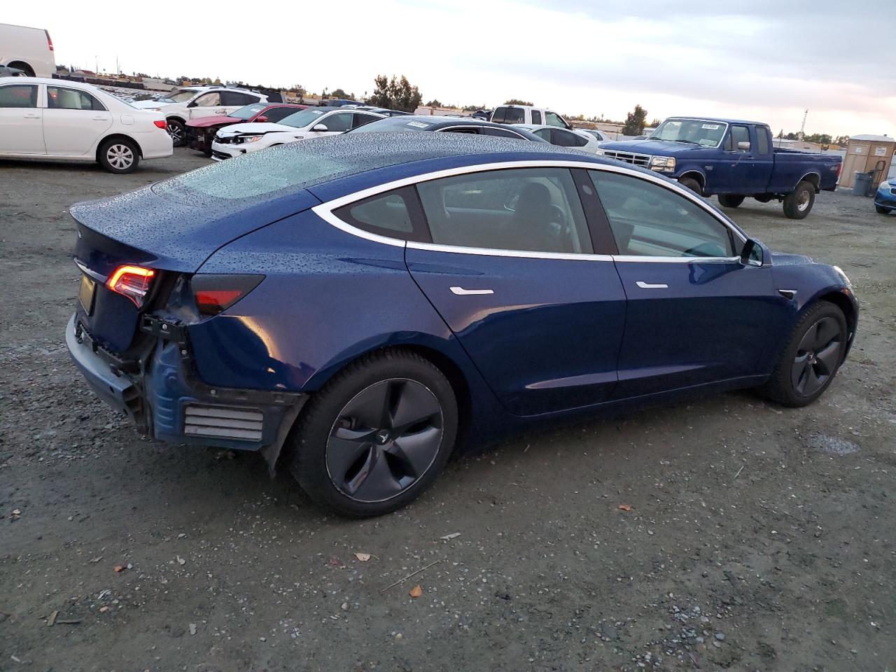 Lot #2979643570 2018 TESLA MODEL 3