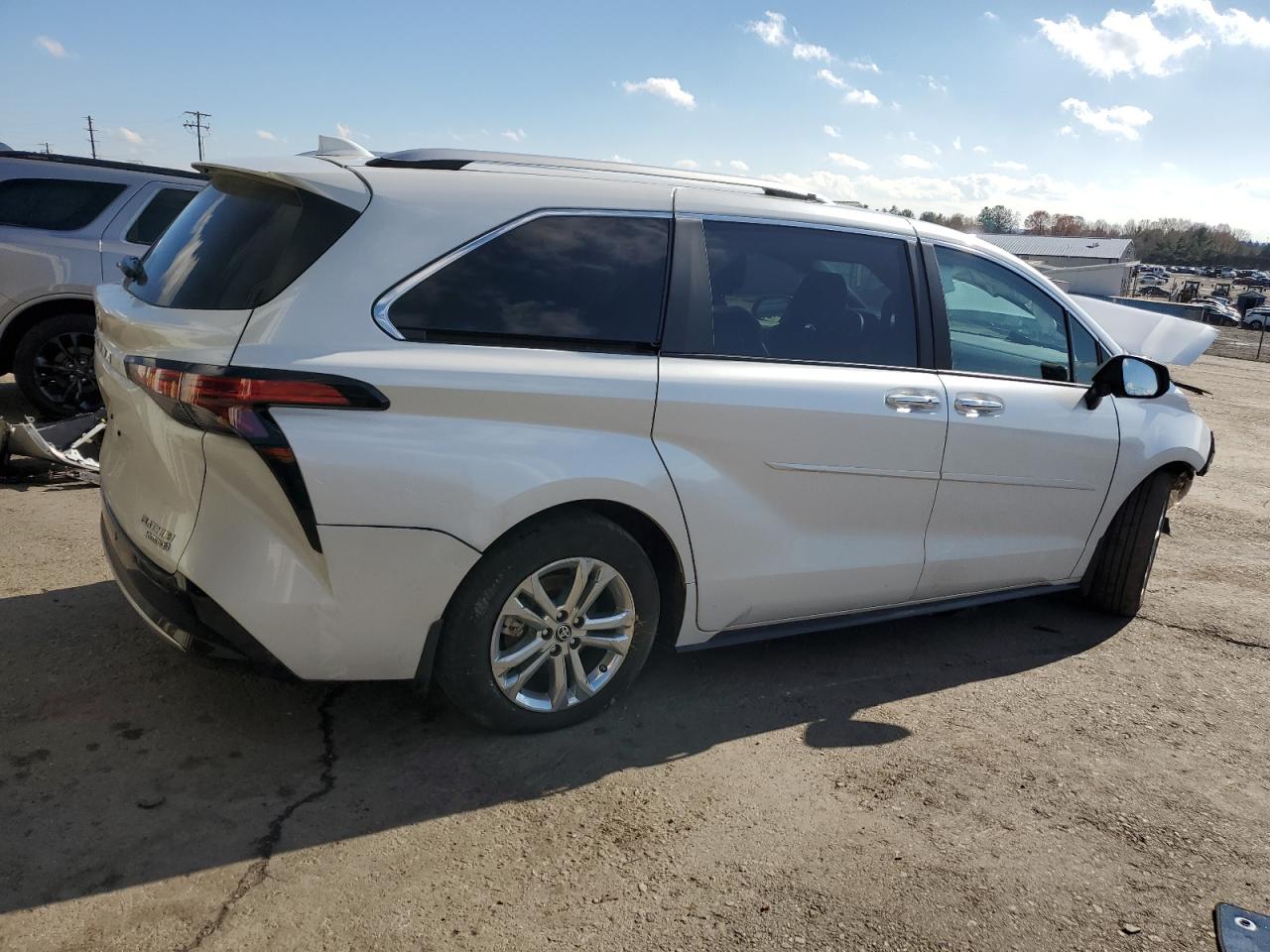 Lot #3029572099 2023 TOYOTA SIENNA LIM