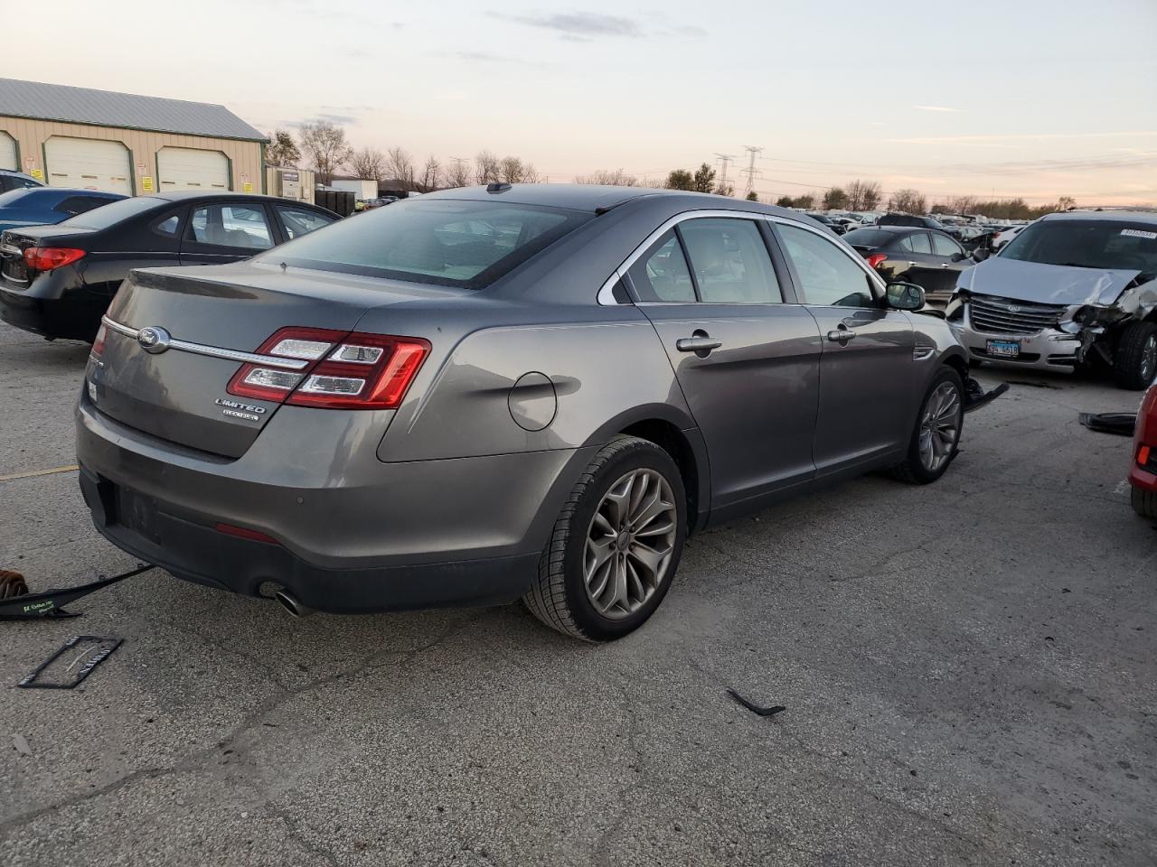 Lot #2989172823 2014 FORD TAURUS LIM