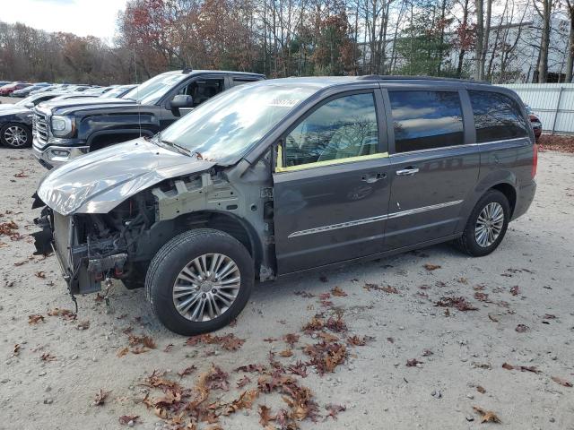 2015 CHRYSLER TOWN & COU - 2C4RC1CG1FR584243