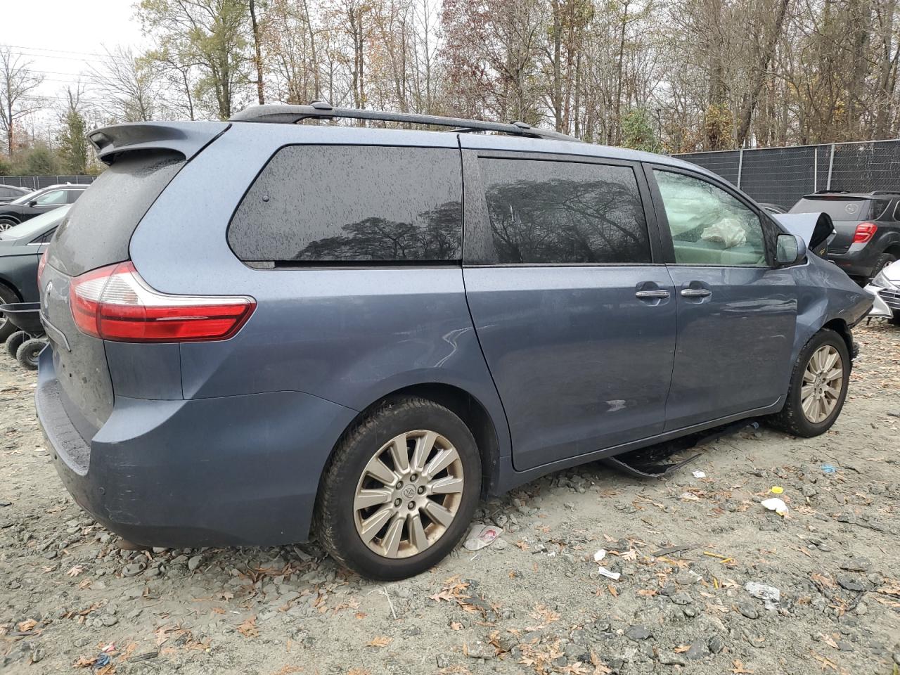 Lot #3004124893 2015 TOYOTA SIENNA XLE