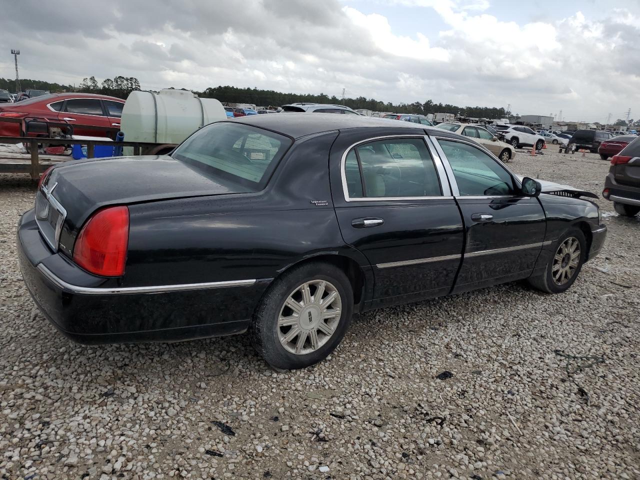 Lot #2955422719 2009 LINCOLN TOWN CAR S