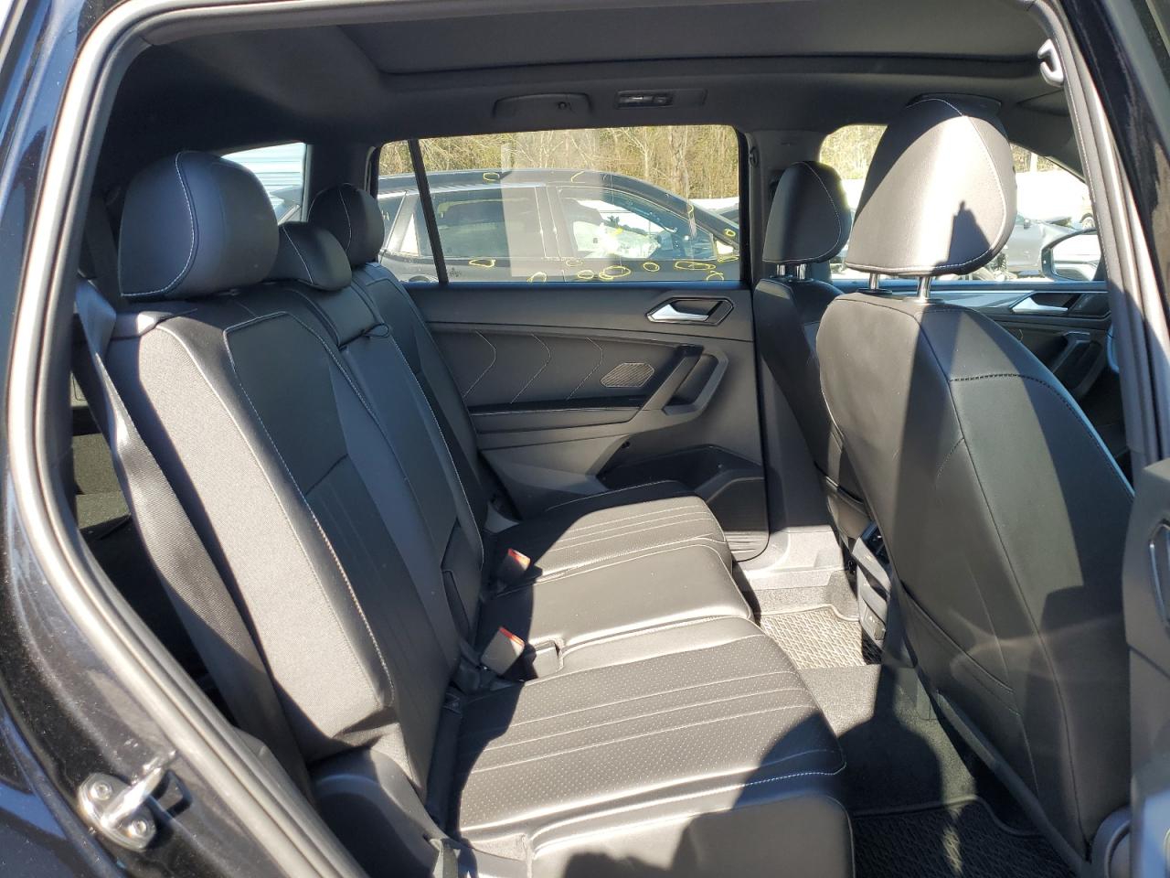 VOLKSWAGEN TIGUAN SE R-LINE BLACK