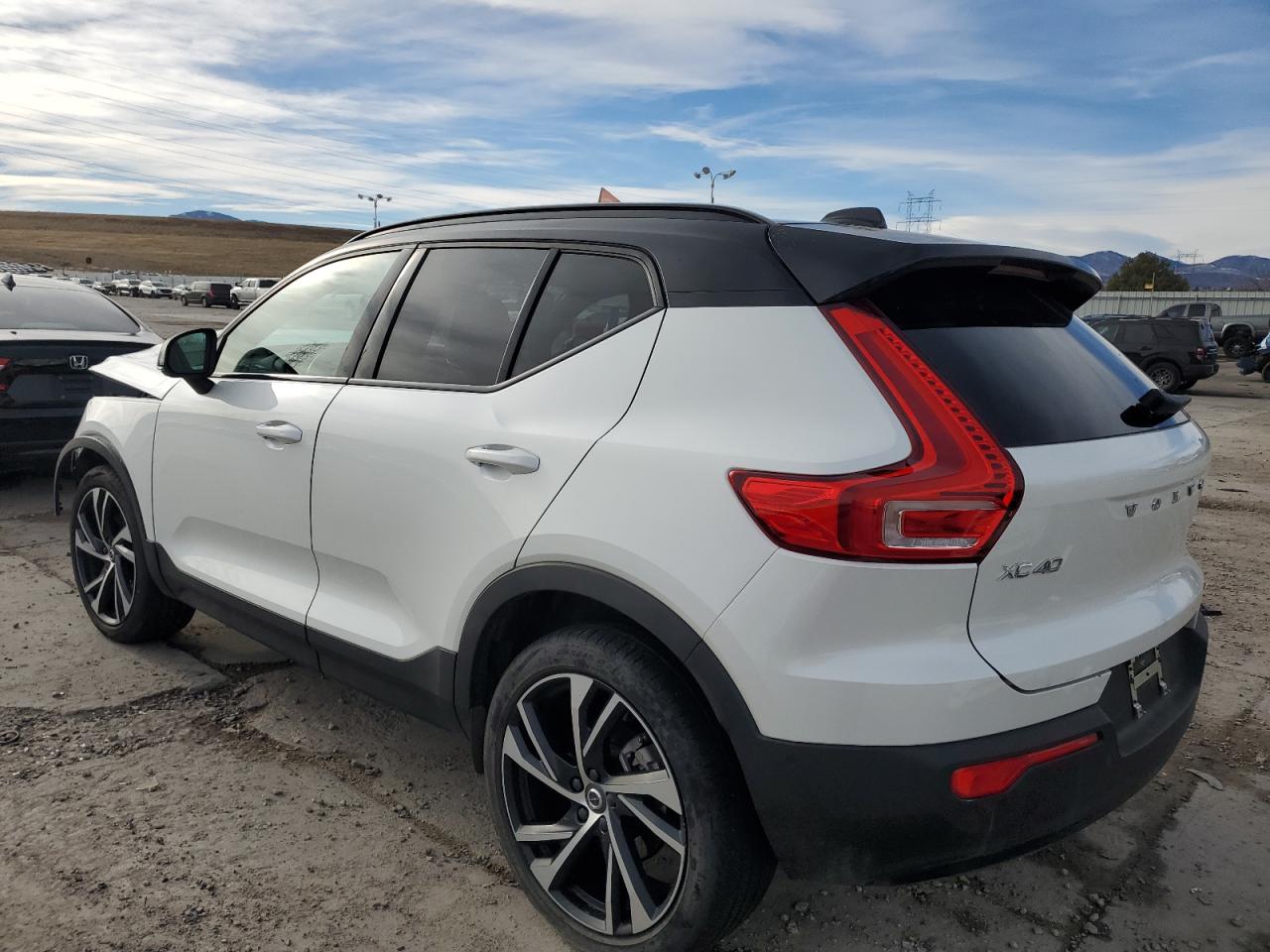 Lot #3034629736 2021 VOLVO XC40 T5 R-