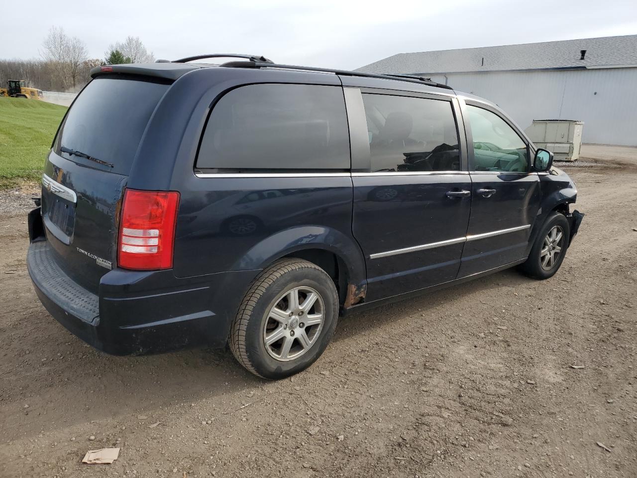 Lot #2974791077 2010 CHRYSLER TOWN & COU