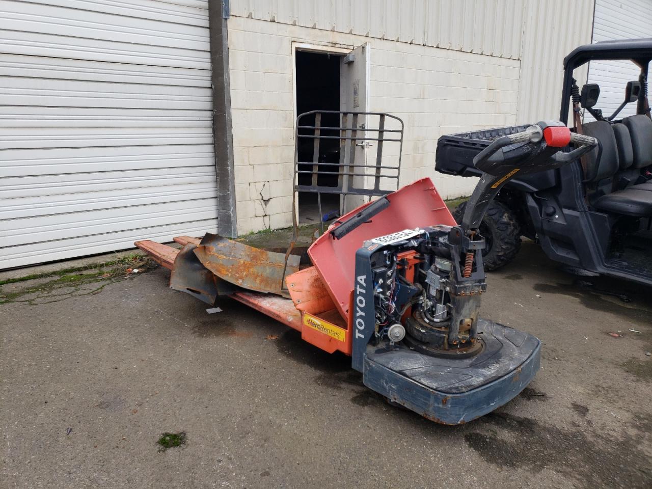 Lot #3024679573 2018 TOYOTA FORK LIFT