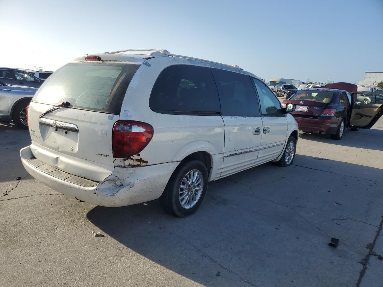 Lot #2969735291 2002 CHRYSLER TOWN & COU