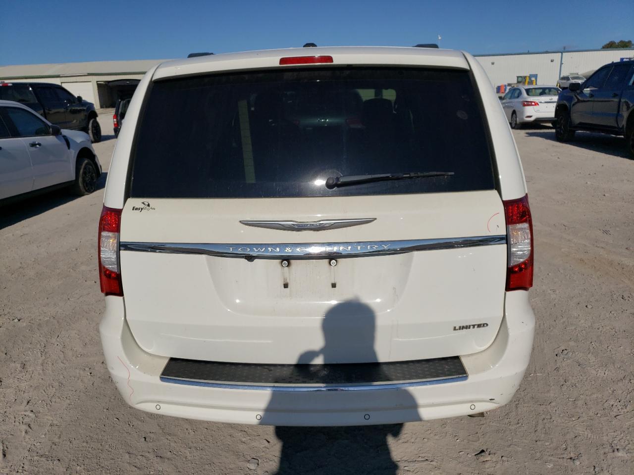 Lot #3028580926 2011 CHRYSLER TOWN & COU