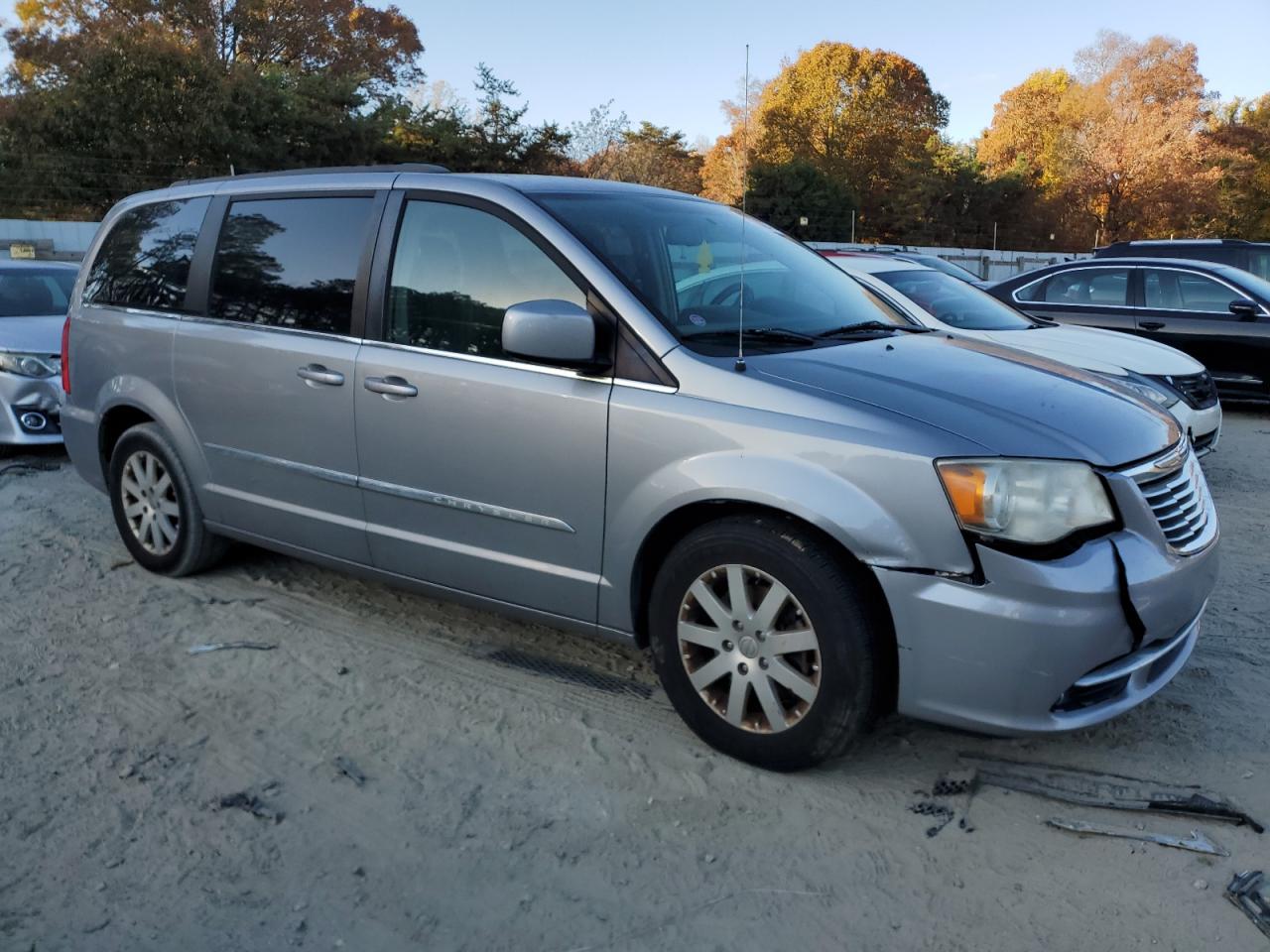 Lot #3033100992 2014 CHRYSLER TOWN & COU