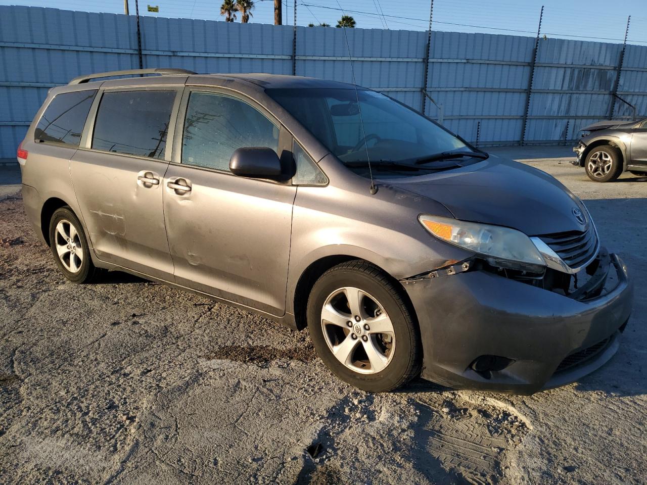 Lot #2989473613 2014 TOYOTA SIENNA LE