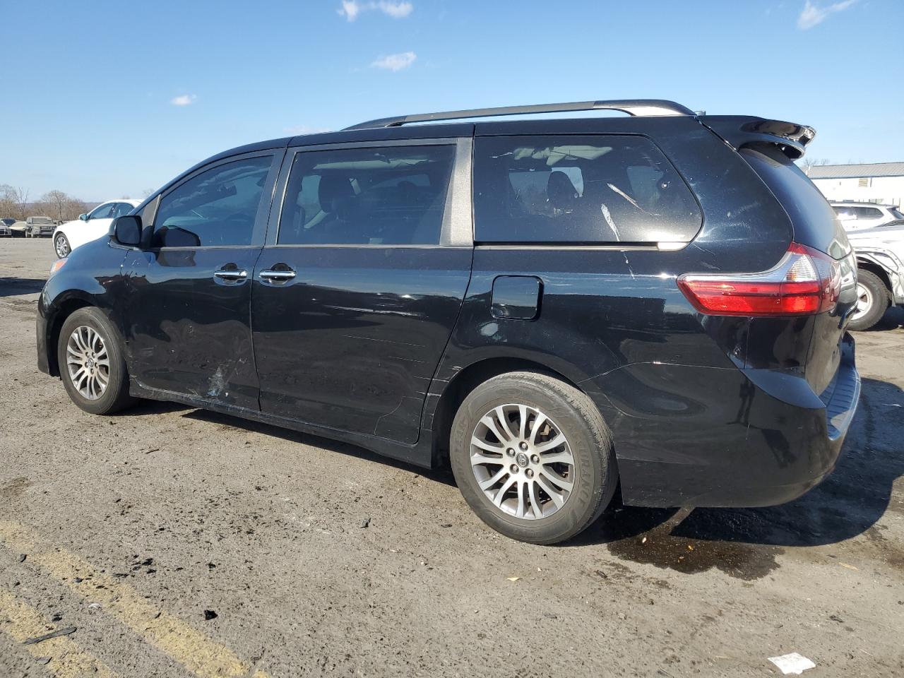 Lot #3023332256 2018 TOYOTA SIENNA XLE