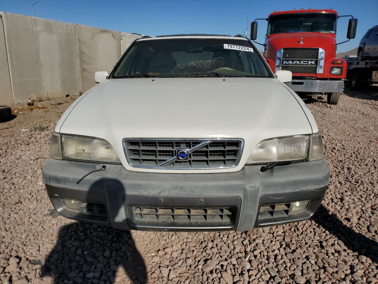 Lot #2977089087 2000 VOLVO V70 XC