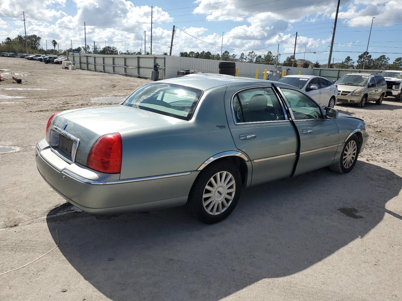 Lot #3030417460 2005 LINCOLN TOWN CAR