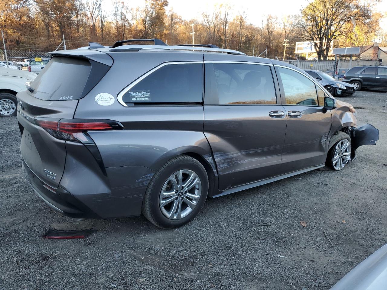 Lot #2964673997 2022 TOYOTA SIENNA LIM