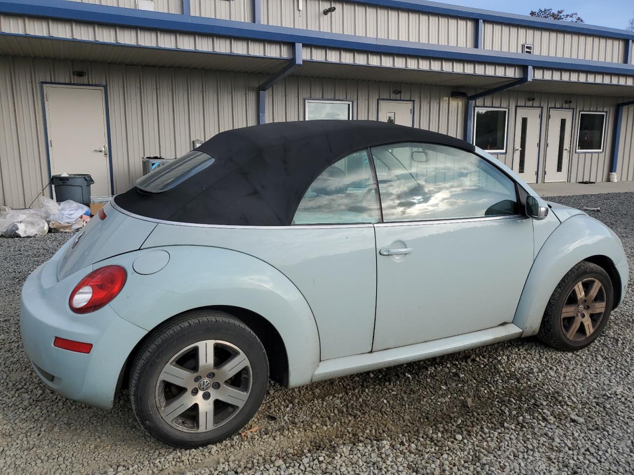 Lot #2977084283 2006 VOLKSWAGEN NEW BEETLE