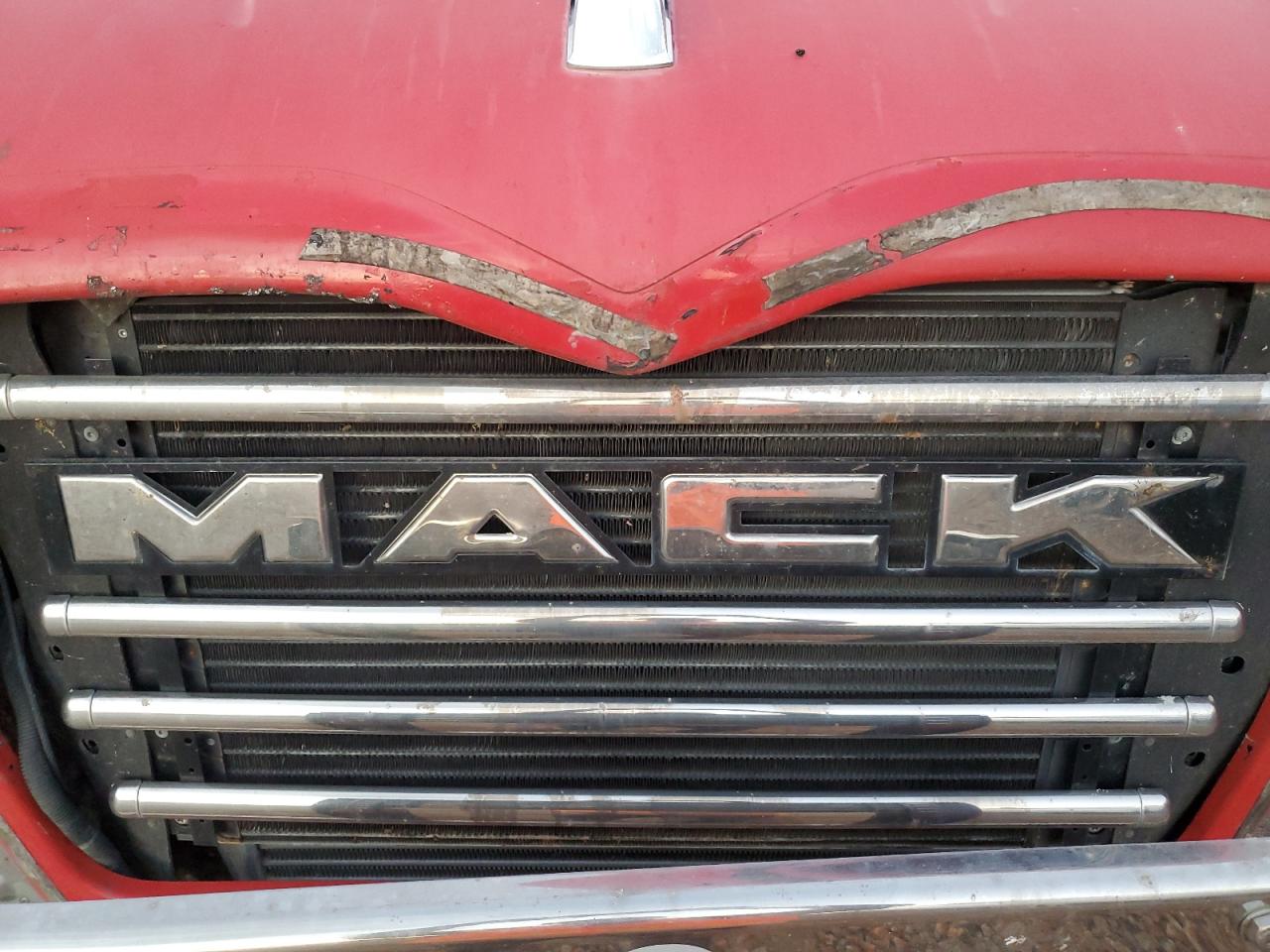 Lot #2986534237 2005 MACK 700 CV700