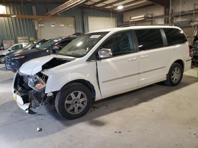Global Auto Auctions: 2010 CHRYSLER TOWN & COU