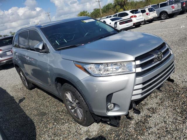 VIN 5TDKZRFH5KS564839 2019 Toyota Highlander, SE no.4