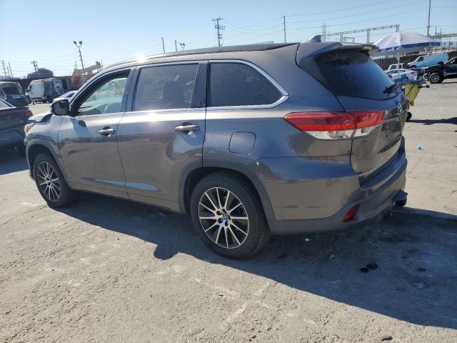 TOYOTA HIGHLANDER 2017 gray  gas 5TDKZRFH7HS214329 photo #3