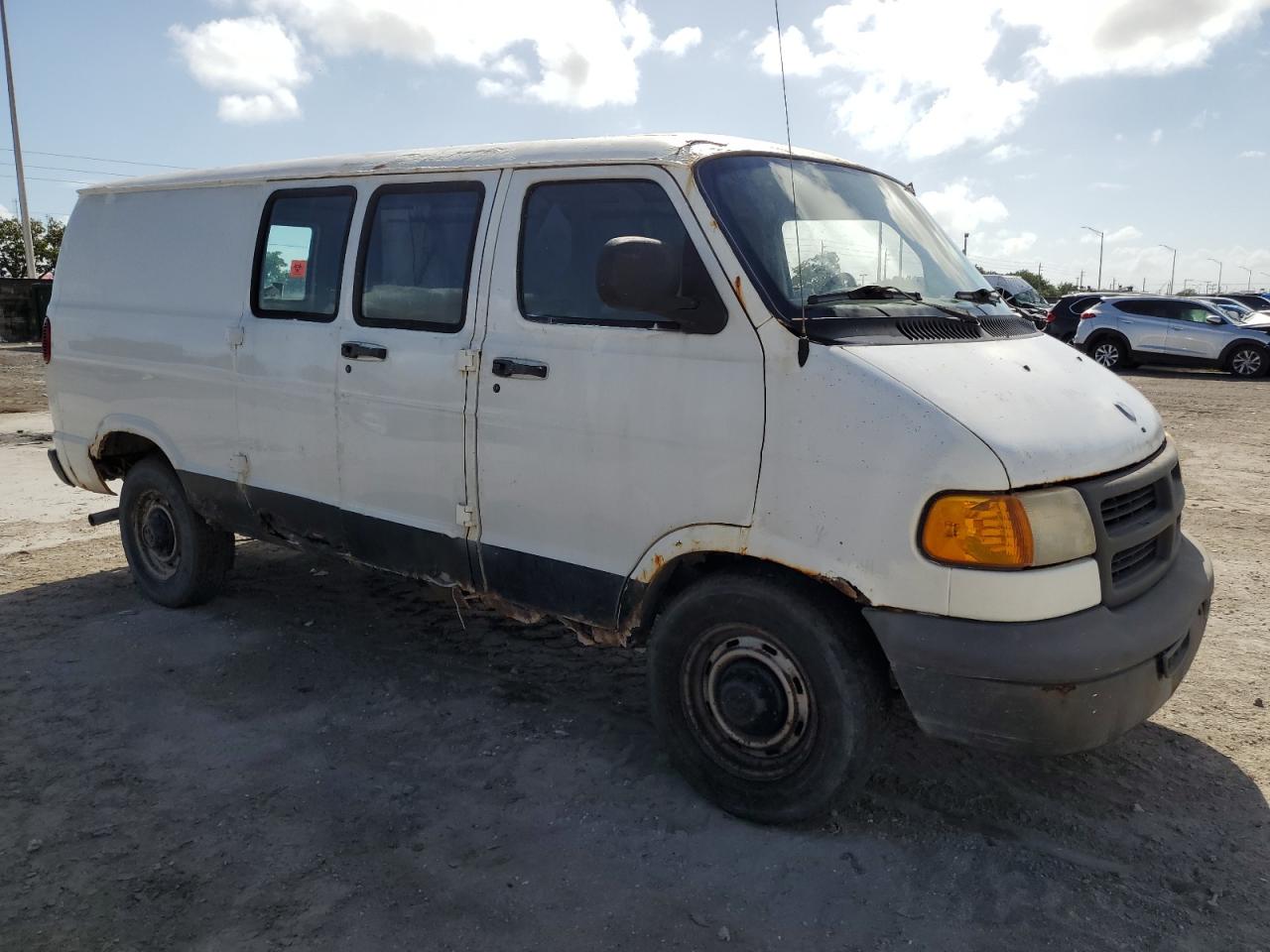 Lot #2962372985 2000 DODGE RAM VAN B2