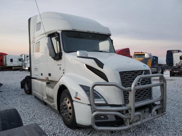 VOLVO VN VNL 2022 white  diesel 4V4NC9EH5NN300311 photo #1