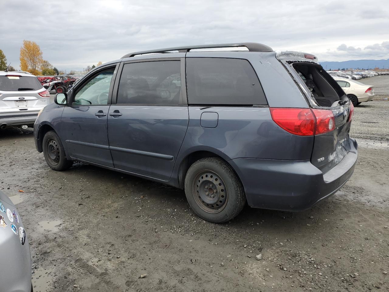 Lot #2989428582 2006 TOYOTA SIENNA CE