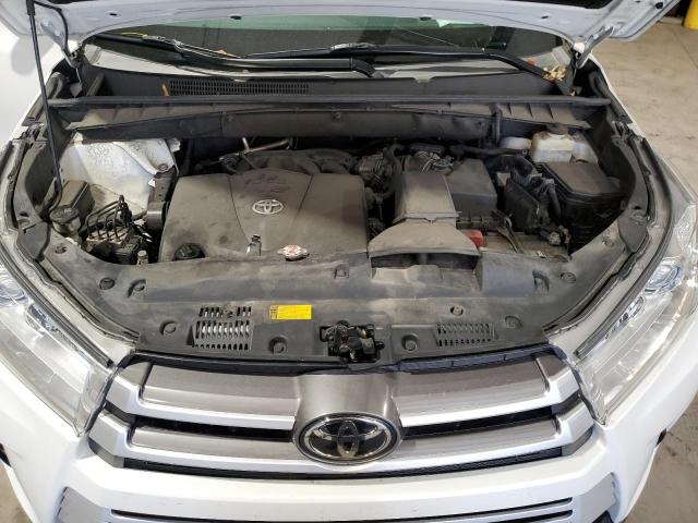 VIN 5TDJZRFHXJS827241 2018 Toyota Highlander, SE no.12