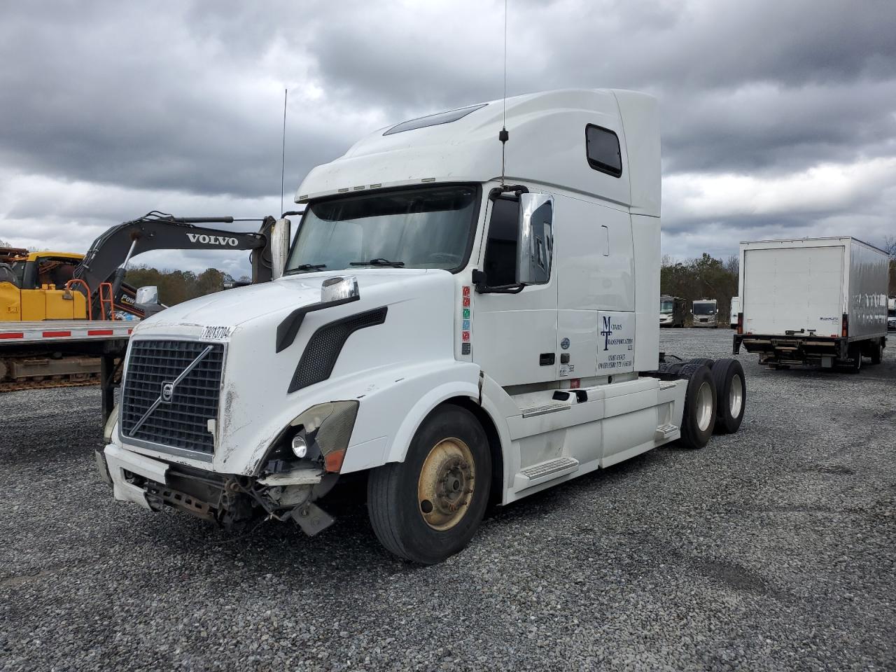 Lot #2969826947 2014 VOLVO VN VNL