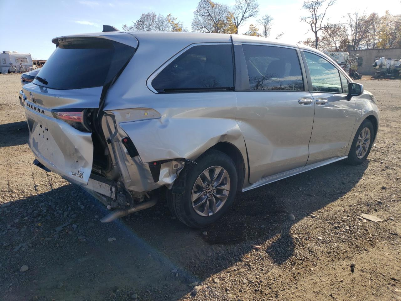 Lot #2994088419 2021 TOYOTA SIENNA LE