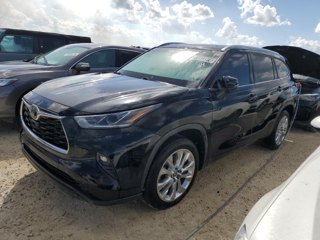 Lot #2980897360 2021 TOYOTA HIGHLANDER