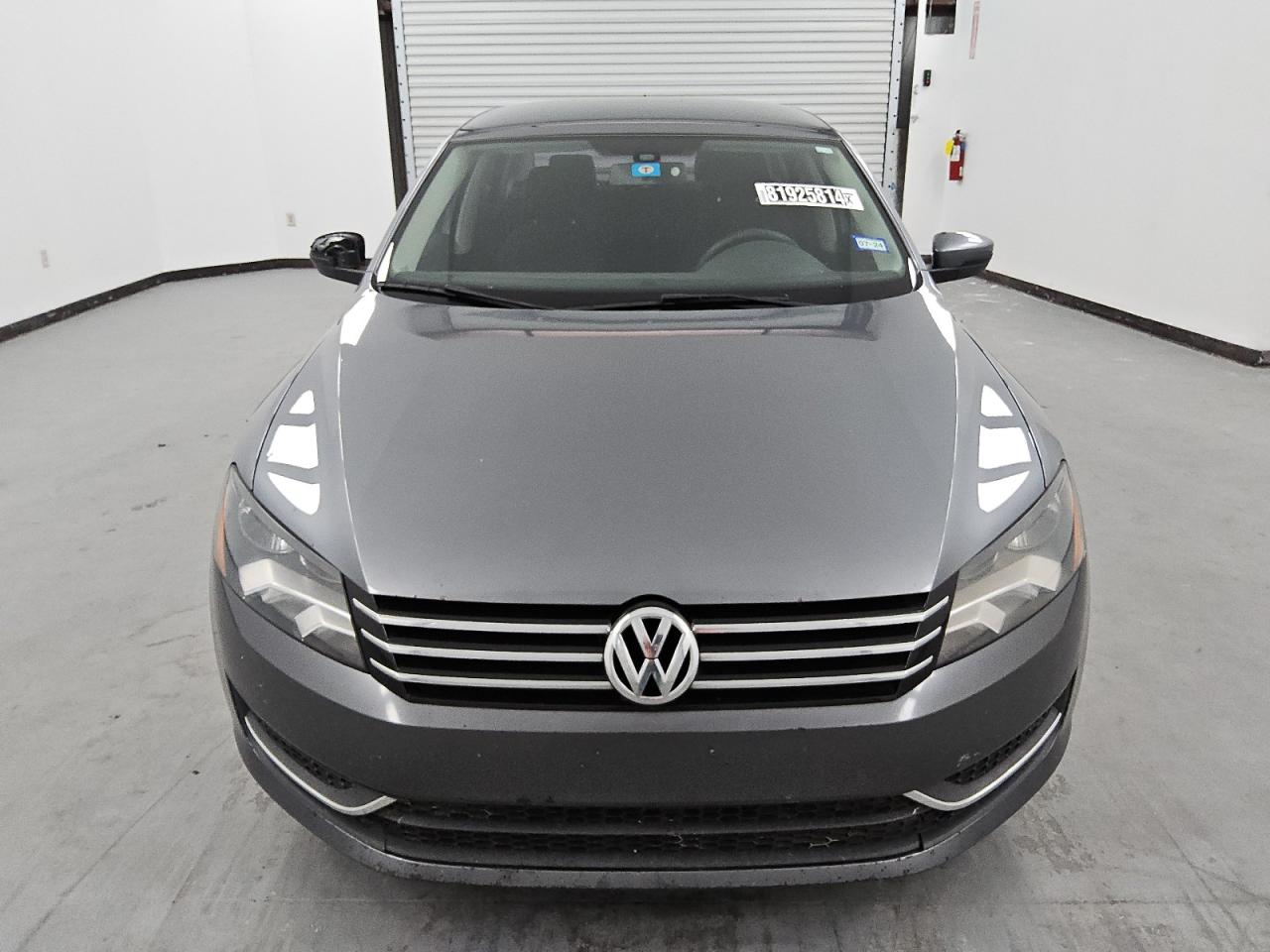 Lot #3041880415 2013 VOLKSWAGEN PASSAT S