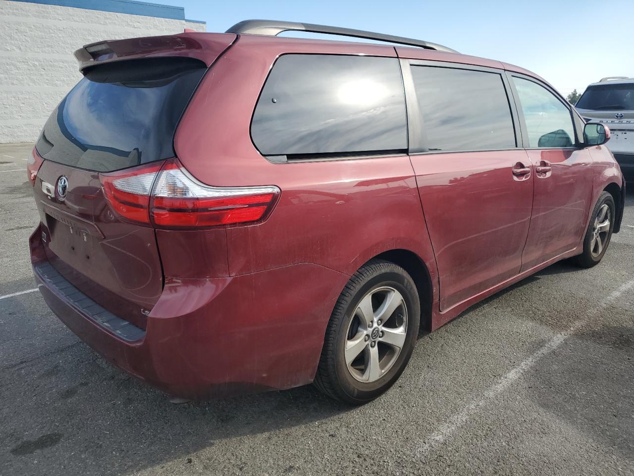 Lot #3050370910 2019 TOYOTA SIENNA LE