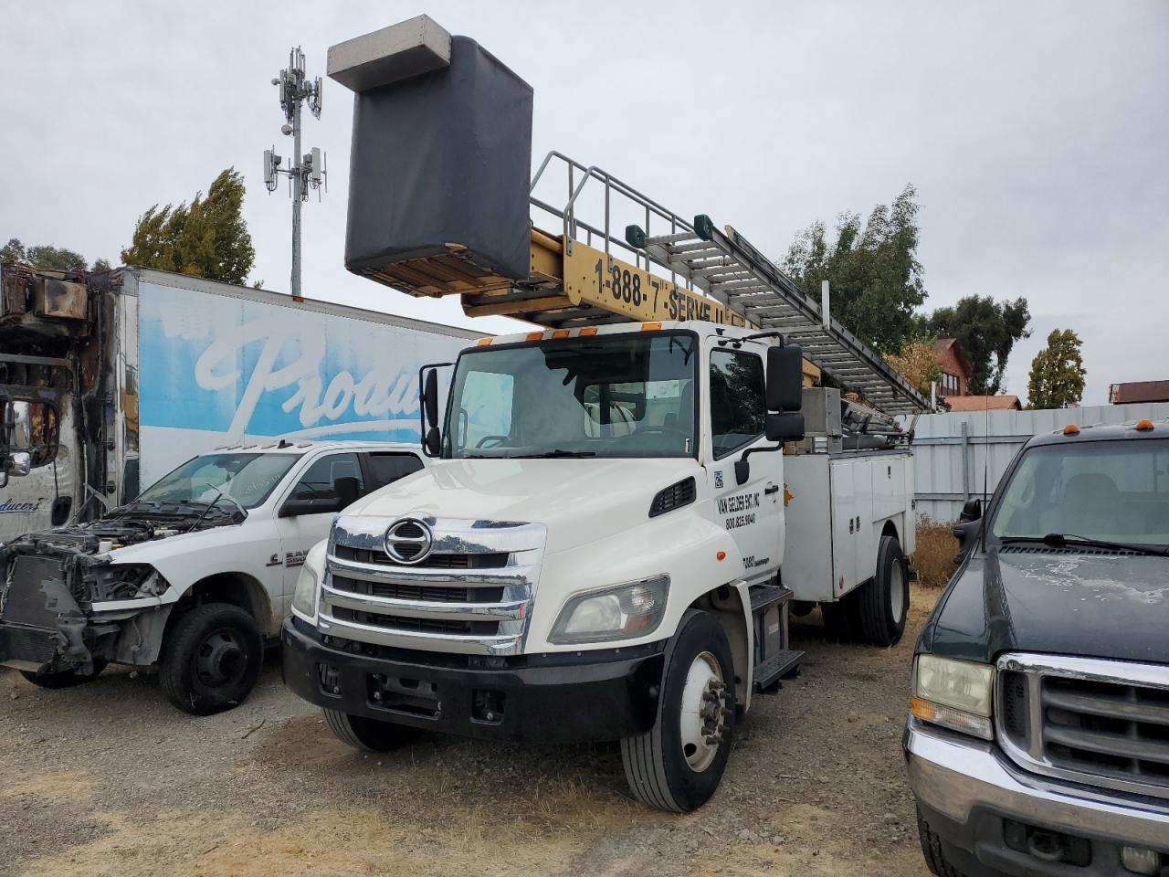 Lot #2986351182 2015 HINO 258/268