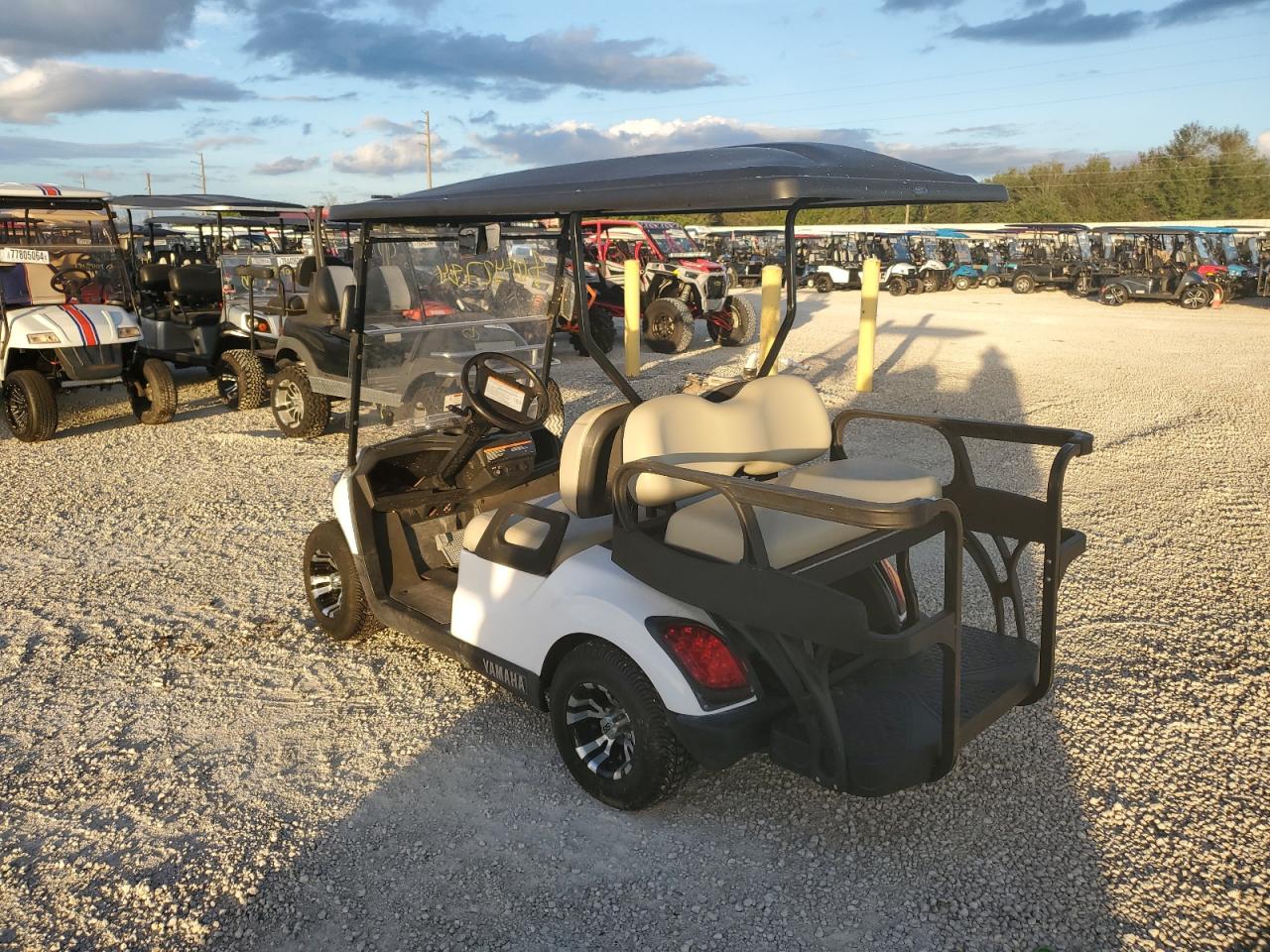 Lot #2995904985 2017 YAMAHA GOLF CART