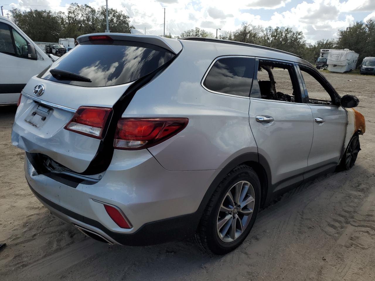 Lot #2994307102 2017 HYUNDAI SANTA FE S