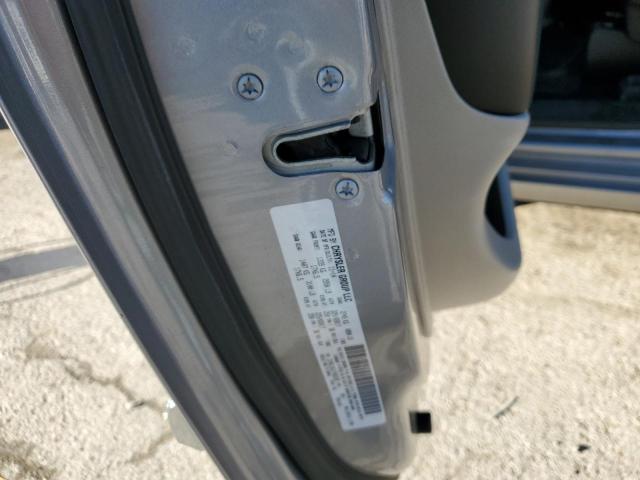 2015 CHRYSLER TOWN & COU - 2C4RC1BG3FR562228