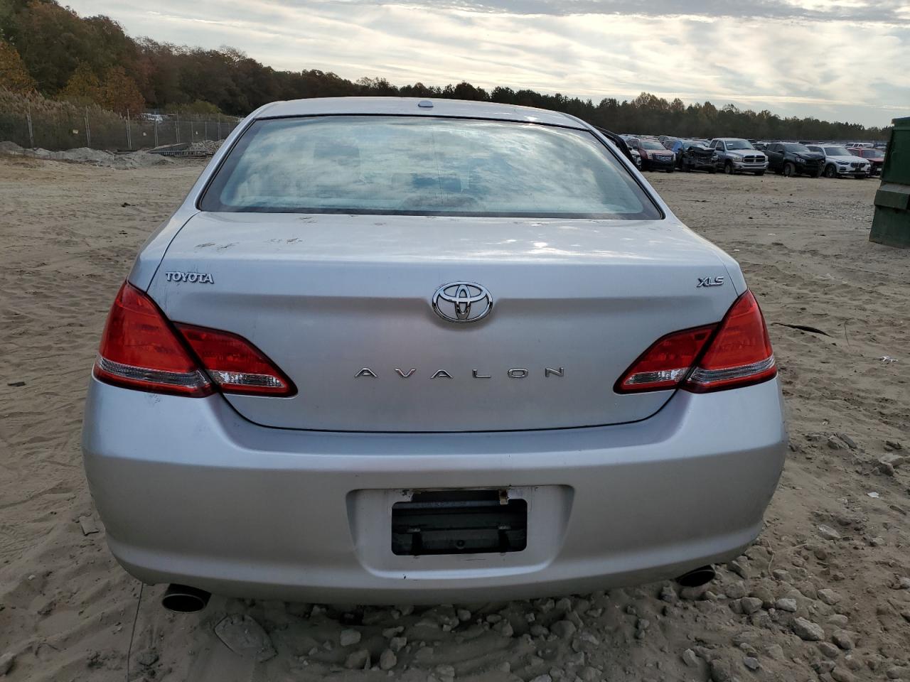 Lot #2972403417 2010 TOYOTA AVALON XL