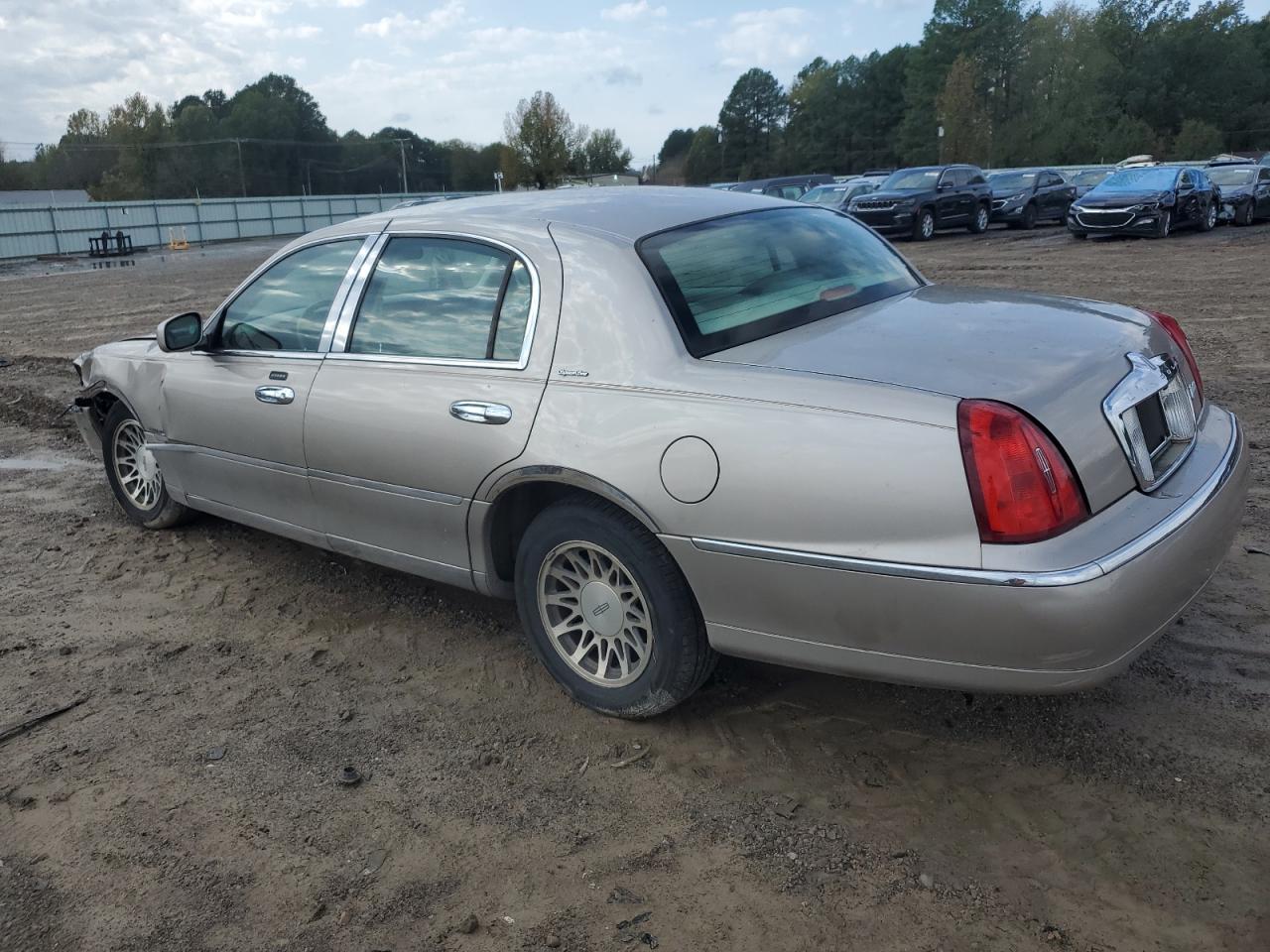 Lot #2962478720 2000 LINCOLN TOWN CAR S