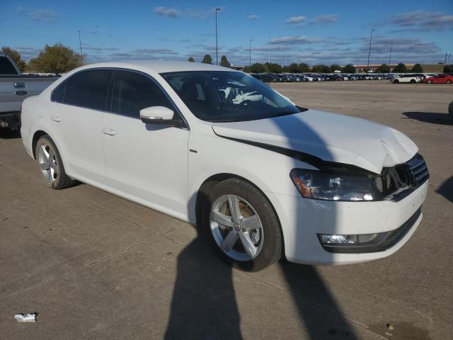 2015 VOLKSWAGEN PASSAT S - 1VWAT7A34FC108865