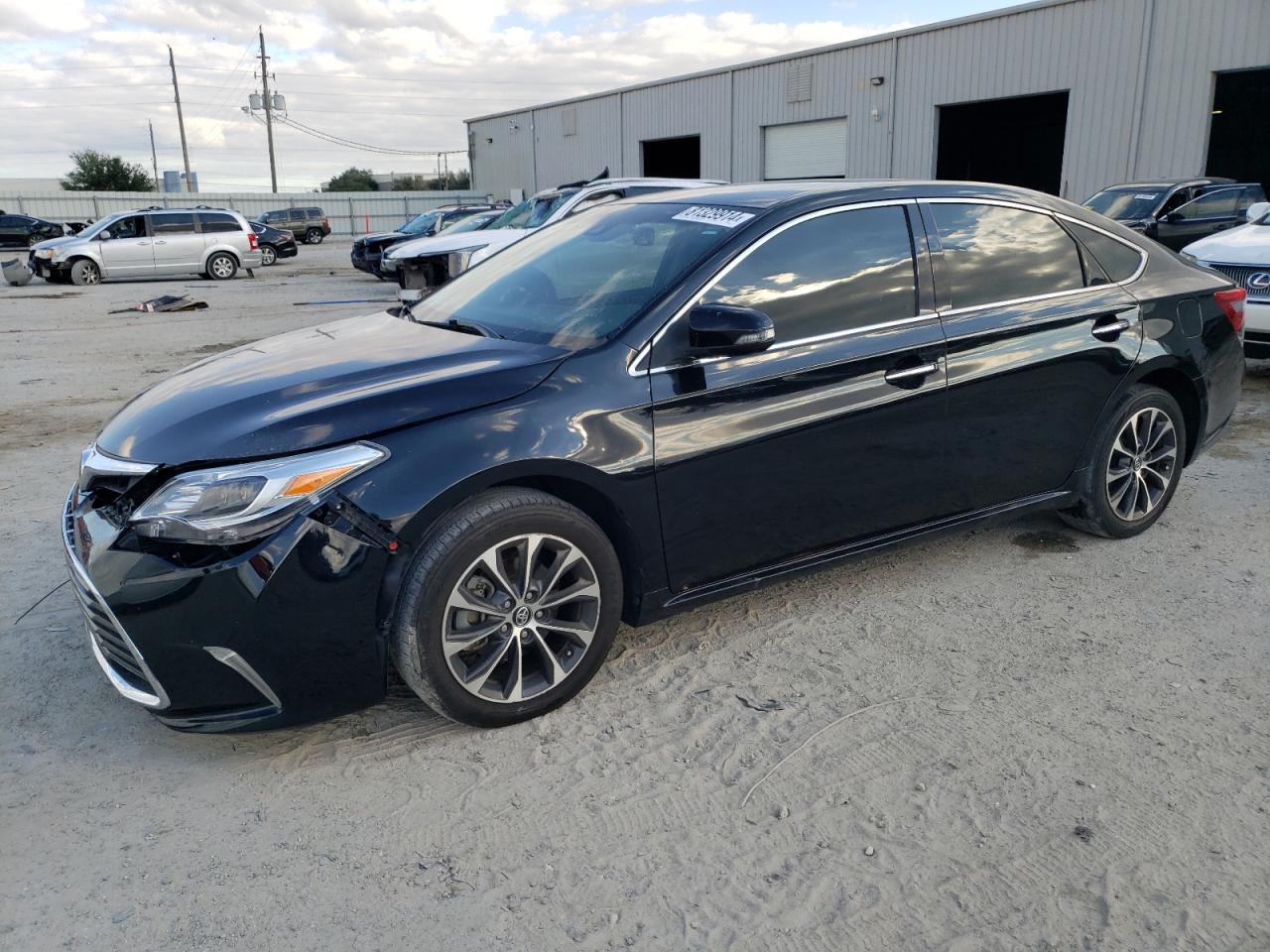 Lot #3033356822 2018 TOYOTA AVALON XLE