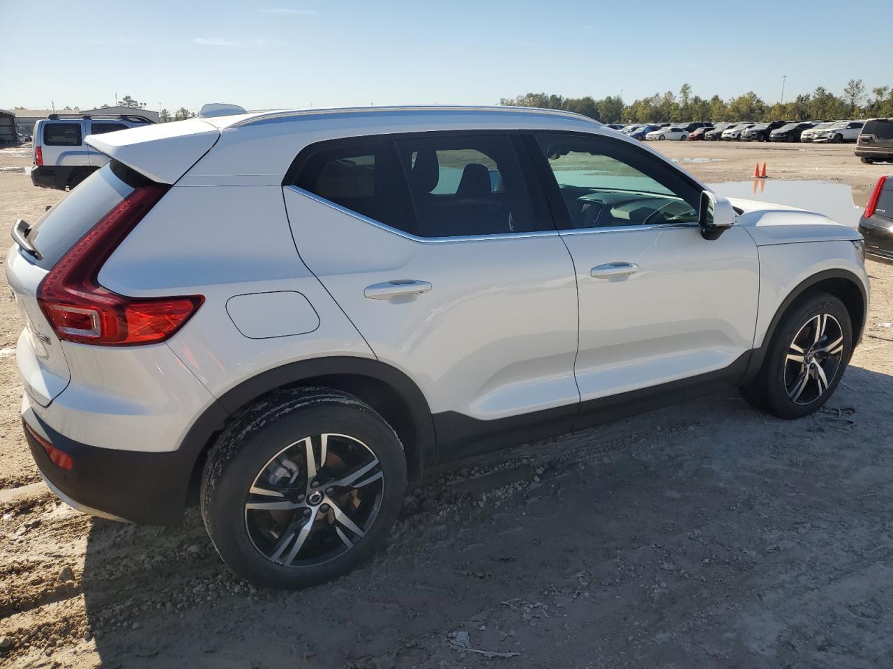 Lot #3009079389 2025 VOLVO XC40 CORE