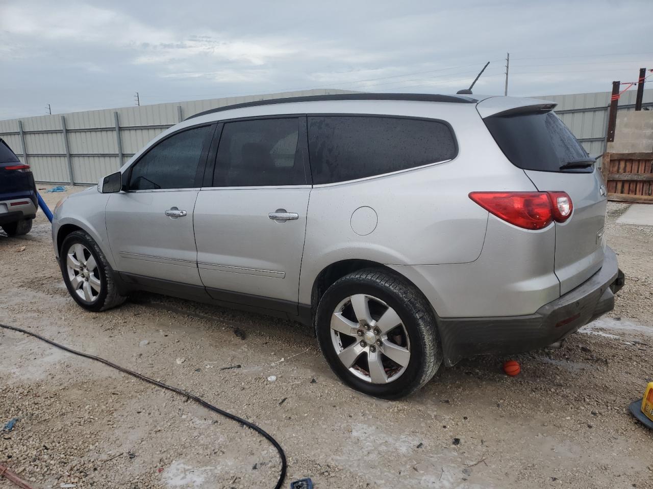 Lot #2986858957 2010 CHEVROLET TRAVERSE L