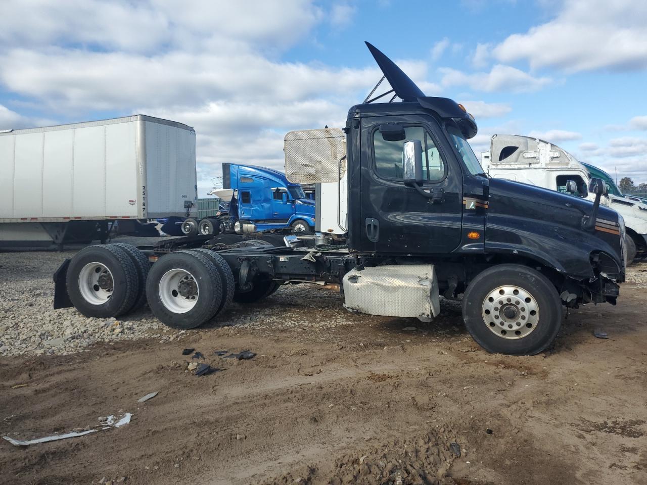 Lot #2996437377 2020 FREIGHTLINER CASCADIA 1