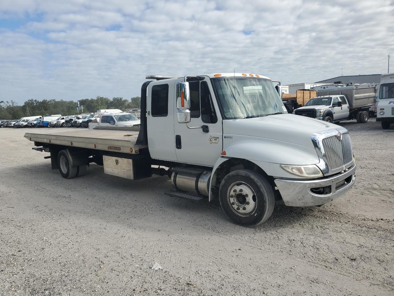 Lot #2989040532 2015 INTERNATIONAL 4000 4300