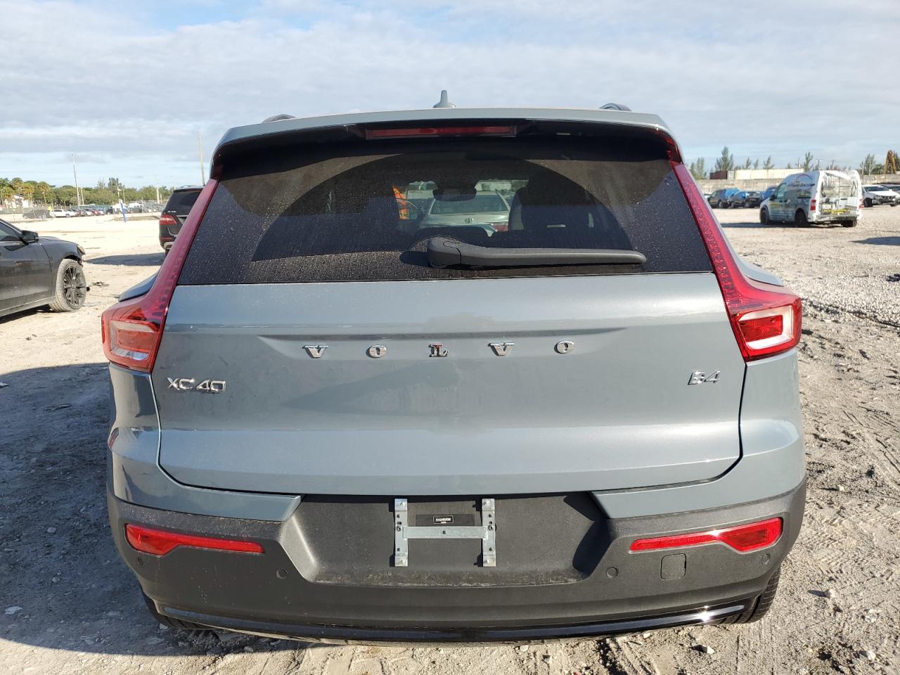 Lot #3029622095 2023 VOLVO XC40 ULTIM