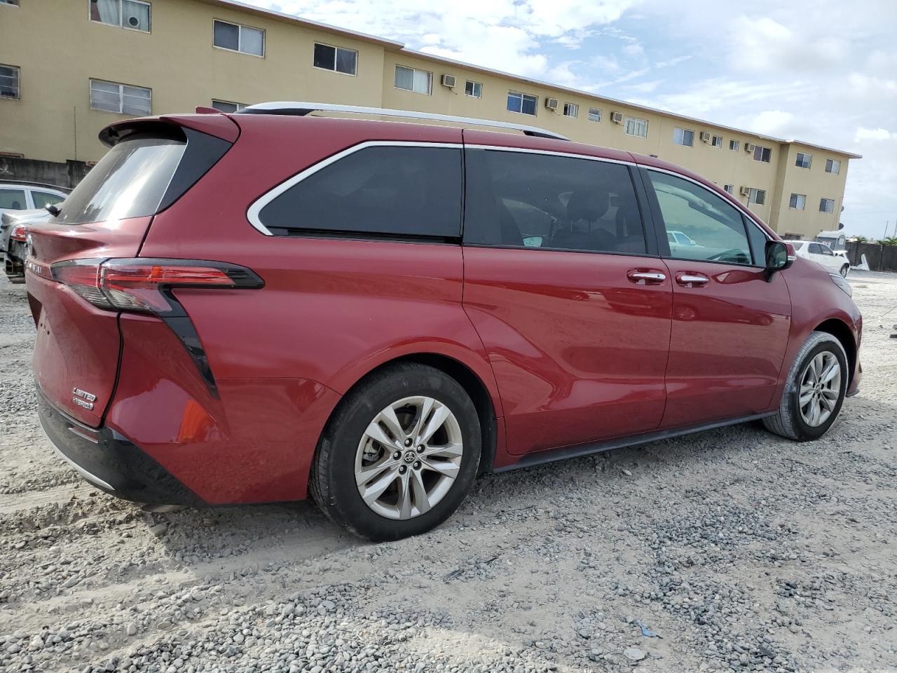 Lot #2994098286 2023 TOYOTA SIENNA LIM