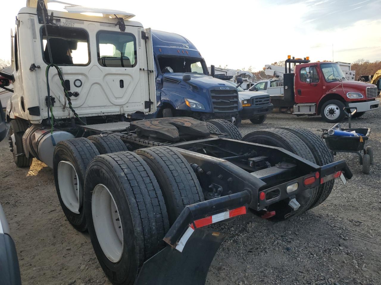 Lot #2972151128 2022 FREIGHTLINER CASCADIA 1