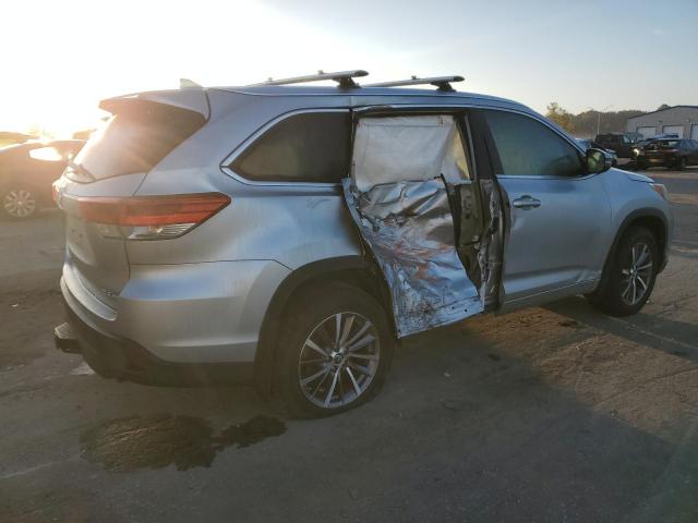 TOYOTA HIGHLANDER 2018 silver  gas 5TDJZRFH9JS540845 photo #4